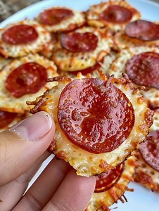 These 2-ingredient pizza chips are the ultimate low-carb snack—crispy, cheesy, and packed with that classic pizza flavor. Ready in minutes and perfect for dipping in marinara or enjoying on their own! For Directions: . . . Recipe in First Coʍmеոτ 👇 | Keto & Low Carb Food Network