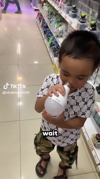 Why Did The Bulb ONLY Work For The Kid?! 😭💡 This looked supernatural at first 😳 A grown man couldn’t turn on the bulb… but a little kid touched it once and BOOM — instant light. The reason actually comes down to science and electrical contact. #fyp #viralvideo #tiktokviral #mindblown #interesting