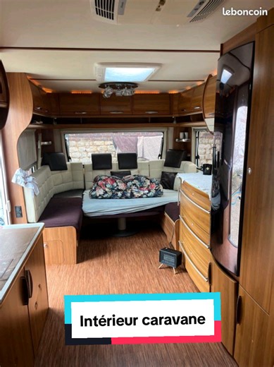 Madame présente à ceux qui veulent voir l'intérieur d'une caravane Fendt de 7m de 2010. Plutôt en bon état. N'hesitez pas à demander si vous voulez des détails ou des modes d'emplois.#réparation #rénovation #travaux #DIY #domainedelesperance
