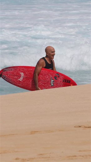 68 year old Michael Ho, father of Mason and Coco Ho, still charging harder then the young guns 💪🏽 @cocom4debarrelkilla @xococoho #hawaii #surf #pipeline #legend #northshoreoahu | Surfers of Hawaii