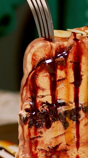 Love at first bite is guaranteed with our Mile High Mocha Pie, and it's the perfect way to make National Ice Cream Day a lot sweeter 🍦 #Moxies #NationalIceCreamDay #IceCream #Pie #Chocolate #Dessert | Moxies