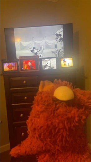 elmo world circus question