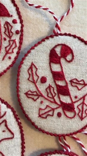 Make your tree extra special with DIY Redwork Christmas ornaments! All supplies + easy instructions included. Perfect for cozy family fun & holiday memories! ❤️淋 | Homeluxey | Facebook