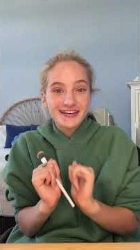 Explaining my paralyzed hands as best I can #quadriplegic #accessibility #makaylanoble #disabled