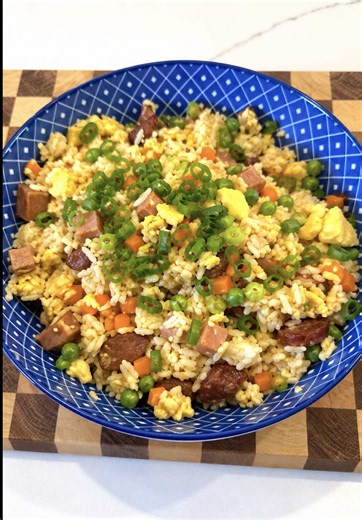 This might be my favorite SPAM Fried Rice recipe! The kids were craving some Egg Fried Rice so I decided to make it at home with SPAM! For this Chinese Fried Rice recipe, you can use different veggies but we like using carrots, peas, and onions! You can also add whatever meat you’d like. This is a great and easy dinner idea! Ingredients: - 1 can of spam - 1/2 onion - 1 garlic - scallions - 5 eggs - Chinese sausage - salt - black pepper - soy sauce - oyster sauce - frozen veggies - white rice #fr