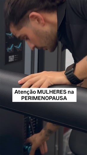 Filipe Simões | Especialista em Emagrecimento para Mulheres on Instagram: "Estás a piorar a perimenopausa sem perceberes — e isso explica o cansaço, a fome descontrolada e a barriga que não sai. A boa notícia? Pequenos hábitos fazem uma diferença gigante: ✔️ Pequeno-almoço com 20–30g de proteína ✔️ Treino de força 2–5x/semana ✔️ Água logo de manhã ✔️ Fruta e legumes em todas as refeições ✔️ Dormir melhor (magnésio ajuda) Menos extremos, mais estratégia. Se quiseres uma lista de alimentos ricos e