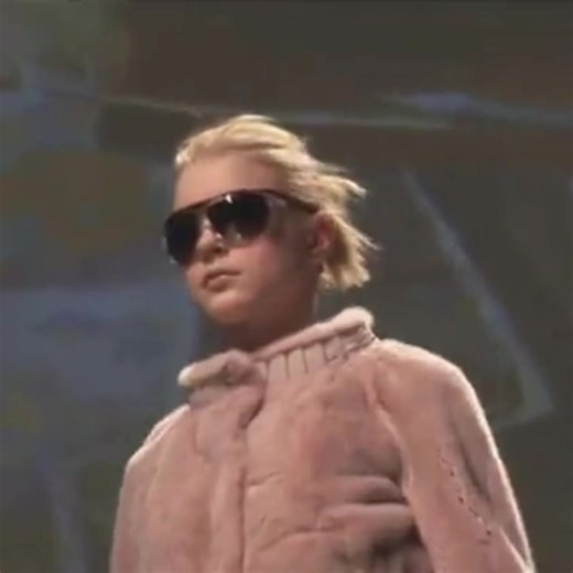 Jessica Stam Walks for Versace Fall/Winter 2008