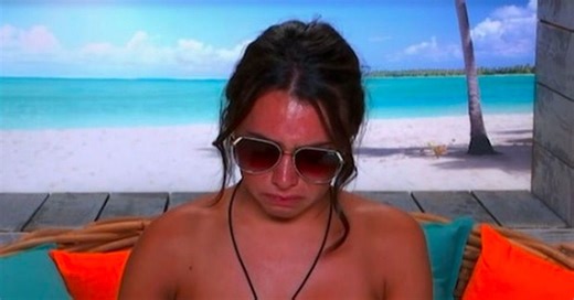 Lucinda Strafford plays Text on the Beach with Cosmo UK