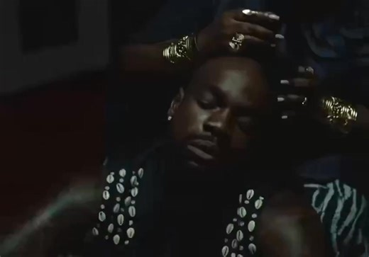 24 reactions |  TAYC vient de SORTIR un NOUVEAU SINGLE !! « Il s’appelait Tayc » L’artiste semble tourner une page avec son nouveau clip et annonce la sortie de son deuxième album intitulé « Joÿa » ✨ ️ 15 MAI 2026 | YoungBasileo | Facebook