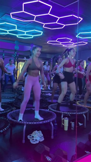 Swifty Jump: Fun Rebounding Workout with Giovana