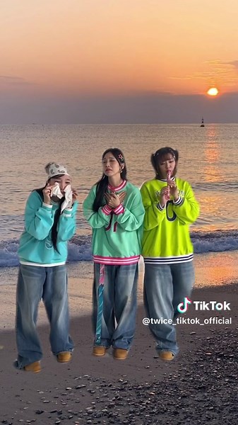 Professional Recorder Player Jeongyeon for Fans Nayeon & Mina