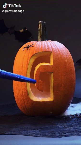 Have a spooktacular time making ghostly, scary Howl–o–Ween pumpkins! How do you like to decorate your pumpkins for Howl–o–Ween? Sound off in the comments. 🎃 #GreatWolfLodge #GWL #GreatWolf #Howloween