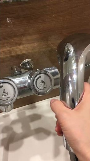 お風呂「ボタン式シャワー水栓（LIXIL）」シャワー吐水