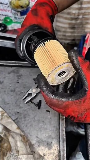 Step-by-step oil filter replacement guide! ⚙️ #OilFilterChange #CarRepair #Shorts