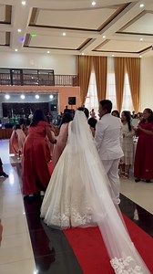 454K views · 10K reactions | 拾 Surprise be ho ahy ny nahita ity soradihiko ataon'olona anaty mariage tany. Gaga ny tenako rehefa ilay choregraphie-ako no indro nataon’ireto fille d’honneur.  Faly foana ny tena mahita ny fankafizanareo ny sangan’asako. Mankasitraka e 梁 #LJO #Ino_tianao Congrats Romeo et Karine PS : invité fotsiny ihany aho teto fa tsy izaho no nampianatra azy ireo. Hajaina Saison 2 : ☎️ 034 46 660 08 / 032 02 123 20 | Hajaina Saison 2 | Facebook