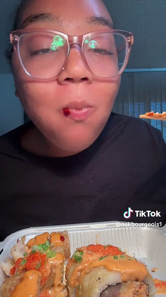 Sushi Mukbang 🍣🍱 I need sushi reccomendations 😘 #sushi #sushimukbang #sushisounds #eatwithme #eatingsounds #notalkingasmr #nakbourgeois1 #fyp #mukbang #messyeater