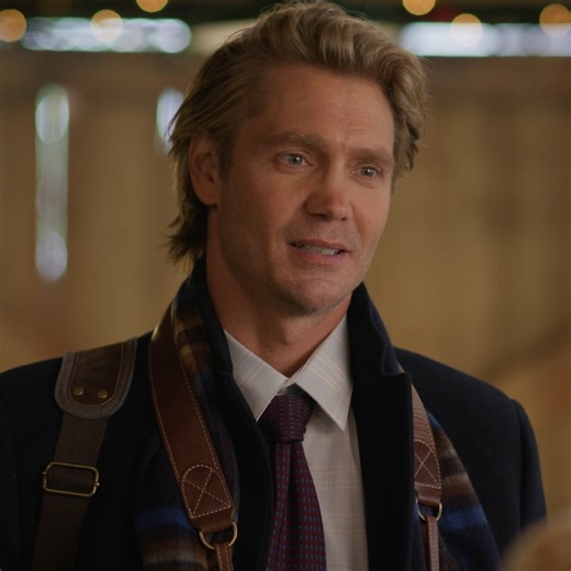Christmas brings presents… and sometimes chance encounters with old flames. CHRISTMAS ON WINDMILL WAY, starring Chad Michael Murray, is now playing on Netflix UK/IE. | Netflix