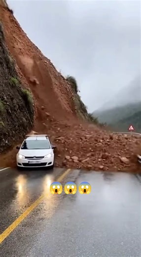 Landslides natural disaster destruction infrastructure , houses or cars compilation😱😱😨