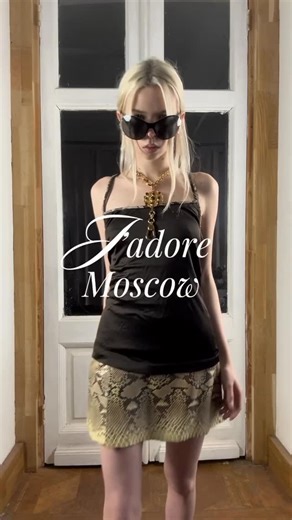 J’adore Moscow: так называемый обожаемый проект on Instagram: "@jadore.mooscow Dolce & Gabbana SS2005 Runway Python Skirt Dolce & Gabbana SS2005 Runway Python Top Dolce & Gabbana Python Heels Dolce & Gabbana Runway 2005 Necklace Dolce & Gabbana Vintage Sunglasses #runwayshow #archivefashion #rarevintage #ootdinspo #styleblog"