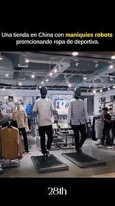 🤖 Robots en la cinta para mostrar la ropa deportiva futurista de China En una combinación deslumbrante de tecnología y fitness, una tienda deportiva en Shanghái está llamando la atención al usar robots como modelos para su última línea de ropa deportiva. Vestidos con calzas elegantes, remeras transpirables y zapatillas acolchadas, robots humanoides corren en cintas en la vidriera, demostrando en tiempo real la flexibilidad y durabilidad de las prendas. La innovación, llamada “FitBots”, usa IA p