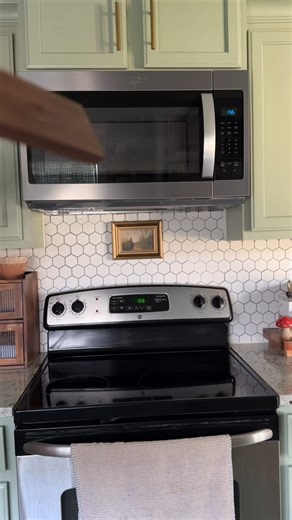 This spice rack totally transformed my kitchen 😍 Love how it fits perfectly over the stove — rustic wood black metal = chef’s kiss Looks clean, saves space, and adds that cozy modern touch 👇 Check the link in the comment — worth every dollar! #KitchenDecor 🍳 #SpiceRack #HomeOrganization #RusticStyle #KitchenMakeover #AmazonFinds #HomeEssentials #KitchenInspo #FarmhouseDecor #KitchenGoals #homemini | Interior Decor World