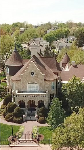 The most elegant wedding venue nestled in the neighborhoods of Joliet Illinois, The Haley Mansion ✨￼