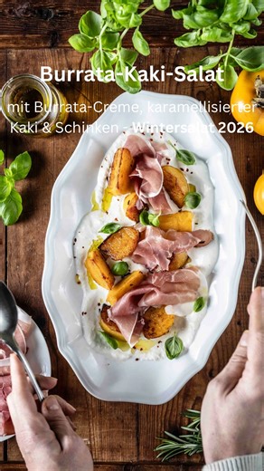 Britta Welzer & Svenja Mattner Shahi | KAKI-BURRATA-SALAT🧡💥⁠Du liebst gebratenen Pfirsich auf Burrata? ☺️Hier kommt das Winter-Upgrade 2026: Gebratene Kaki + Burrata Creme +... | Instagram