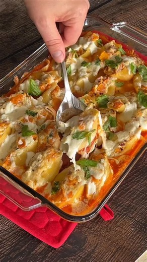 The coziest way to squash your cravings 🍁 Cheesy butternut squash and ricotta stuffed shells 😋 Here’s the recipe: Yield: 8 servings Prep Time: 20 minutes Total Time: 1 hour INGREDIENTS 1 small butternut squash, peeled and cut into small cubes Extra virgin olive oil Salt and pepper, to taste 1 ½ cups whole milk ricotta 4 ounces prosciutto, roughly chopped 2 tablespoons fresh thyme leaves 1 cup shredded mozzarella Red chili flakes, to taste 1 (25 ounce) jar Mezzetta® Family Recipes Three Cheese