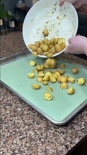 Another easy high protein low cal sheet pan dinner! Perfect for an easy meal prep dinner/lunch What