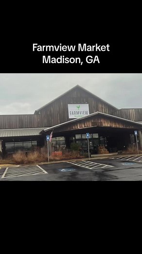 If you’re ever in the Lake Oconee, Madison, Athens GA area check out Farm View Market in Madison. This is a great spot that features a lot of GA small local businesses, a lot of GA grown meats, produce, & other cool things. The restaurant is great & they have a lot of events featurung vendors from all over GA. #farmviewmarket #madisonga #georgiagrown #supportlocal