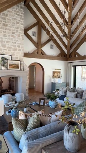 Just taking another look at this gorgeous home. Where would you put the Christmas tree? Build @raykon_construction Design @fourchairsfurniture Architect @archerbuchanan People’s Choice winner in @uvparade 🎥 @buildingutah ✨follow @buildingutah for more home and design inspiration Luxury Home Kitchen Beams | Building Utah