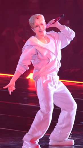 Anson Lo Giant on Instagram: "🪬 為睡衣版Rude Boy留一個記錄💗🐆 《ANSON LO ”KINGDOM“ LIVE 2025》 · @ansonlht @mirror.weare @viutv @makerville.official #ansonlo #ansonlo盧瀚霆 #盧瀚霆 #教主 #KINGDOMLive2025 #ansonlo演唱會 #RudeBoy"