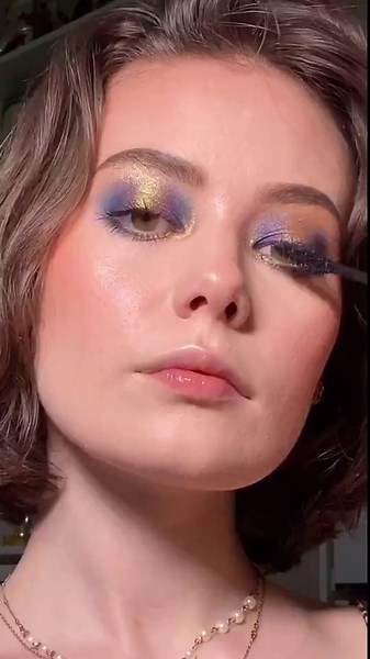 Blue Eyeshadow and Red Lipstick Makeup Tutorial