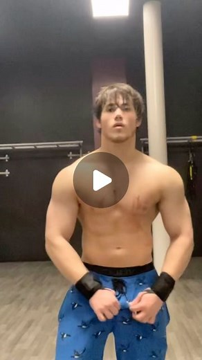 Lucas Karger on Instagram: "peak bulk -> shred transformation 🔥💪🏼… ————— ————— ————— #gym #aesthetics #fitness #workout #gains #healthylifestyle #health #bodybuilding #motivation #teenager #dedication #gymmotivation #gymlife #competition #trusttheprocess #muscle #mindset #leangains #shredded #legday #transformation #roadtonpc #roadtoifbbpro"