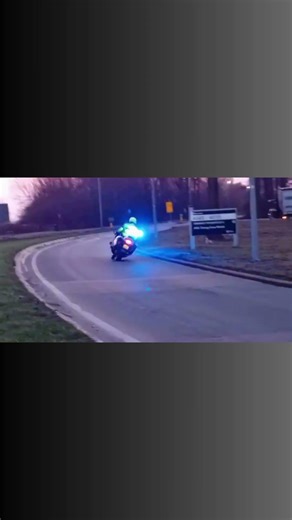 #bmw R 1250 RT (1e motor) met spoed naar reanimatie aan de Professor Gerbrandyweg, Botlek Rotterdam