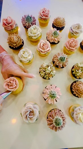 Floral cupcakes | Epiphany Edible Designs