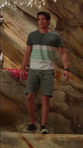 A secret entrance 😱 #austok #makomermaids #h2ojustaddwater #zacmakomermaids #childhoodshows