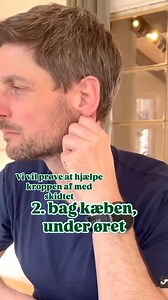 Har du hovedpine? Måske du er snottet? Bøvl med bihulerne, eller pandehulerne. Meget beskrivende, siger min datter ofte når hun er snottet - ‘det føles som at have en mursten i hovedet’. Det jeg vil vise dig idag, kan være med til at hjælpe murstenen ud. Følg med her. Start med at arbejde omkring dit kraveben. Derefter bag din kæbe, under dit øre. Så forsiden af halsen, hen under kæbelinjen, ned ad mod kæbens hjørne. Fidusen er at vi hele tiden skaber plads, til de næste vi gerne vil flytte - pr