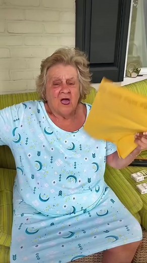Baby it’s hot out there. #heatwave #BadGranny #grandma #over80 #motherdaughter