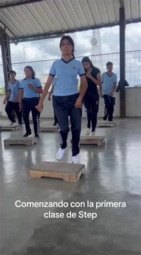 Paso Básico de Step: Tu Primera Clase de Fitness Fácil