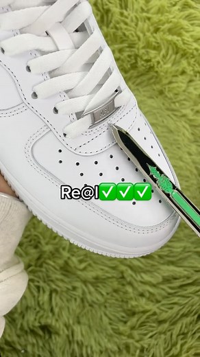 @mastrosneakers | Have you noticed the differences?🤓 Follow @mastrosneakers shoe identification tutorial by: @mingz060 #kickz #sneakerlab #kickfeed... | Instagram