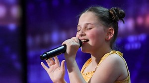 53M views · 57K reactions | We were all SURPRISED when we heard her voice! Annie Jones is a star. | Howie Mandel | Facebook