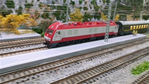 以旁观者的身份探访了超棒超大场景灰常丰富的ho比例沙盘儿～轨道交通火车迷机辆模式列车火车头railfan～内燃机车柴电机车dieselloco～电力机车绿皮客车