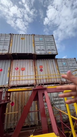 Khatarnak Container Load on Ship