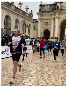 [COURSE SAINT-NICOLAS] 🏃🏼‍♀️Ce dimanche 30 novembre, la traditionnelle course des 10 km de la Saint-Nicolas a une nouvelle fois réuni plus de 36 participants, étudiants et enseignants de l’IDMC. Cette édition 2025, marquée par la pluie et une météo capricieuse, n’a en rien entamé la motivation des coureurs, qui ont tous répondu présents avec courage, détermination… et toujours le sourire !👌 💪🏻 Un immense bravo à nos coureurs fidèles qui, année après année, font vivre l’esprit IDMC avec pass