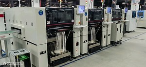 路远高速贴片机CPM-H3双轨双臂，高速高精度贴装，82000cph,采用双直线电机与光栅尺配置实现设备精度全闭环控制。