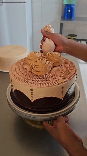 1M views · 10K reactions | Amazing Rose Cake And Hydrangea Cake Decorating Ideas | Satisfying Cake Tutorials #ideascake #chocolatecakedecoration #cakedecorating | El mundo de la pasteleria | Facebook