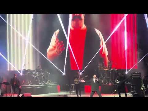 Behnam Bani Concert at Peacock theater 2025. کنسرت بهنام بانی در پیکاک‌ تیاتر