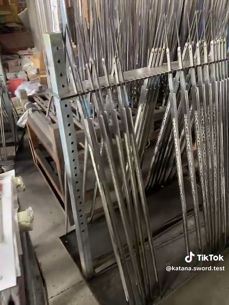 What do u think?#swordtiktok #katana #katanasword #samuraisword #sword #swordartonline #blade #blacksmith #sharp #steel