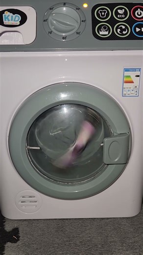 Washing machine kid Vs